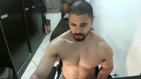 Snapshot of brianaries chatting on 11/08/25, 04:01 brianaries online show from 11/08/25, 04:01