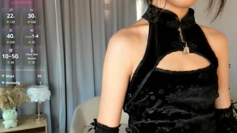 Snapshot of bridgetbottrell chatting on 10/16/25, 02:23 Hanna online show from 10/16/25, 02:23