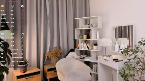 Snapshot of bridgetbottrell chatting on 11/15/25, 01:03 Hanna online show from 11/15/25, 01:03