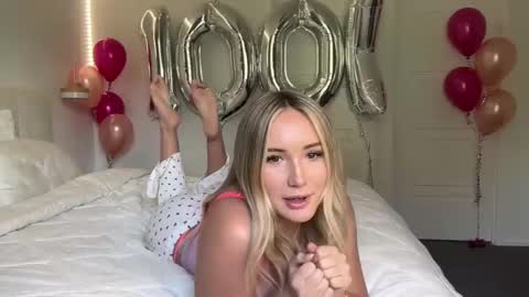 Snapshot of bridgetjean chatting on 10/22/25, 12:11 Bridget Jean online show from 10/22/25, 12:11