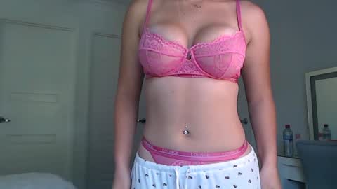 Snapshot of bridgetjean chatting on 04/09/26, 12:43 Bridget Jean online show from 04/09/26, 12:43