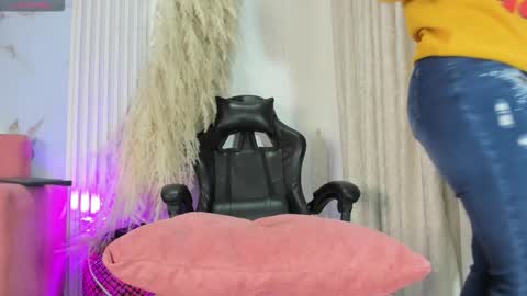    online show from 09/21/25, 11:45