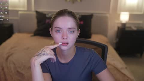 Snapshot of bright_diamonds_054 chatting on 05/25/26, 07:47 Diamonds Girls online show from 05/25/26, 07:47