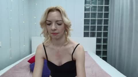 Snapshot of brightly_heizer chatting on 04/15/26, 12:39 Heather online show from 04/15/26, 12:39