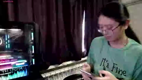 Aisha online show from 02/13/25, 10:12