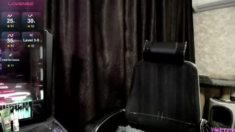 Aisha online show from 10/22/25, 06:57