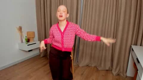 Bella online show from 12/16/25, 08:14