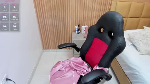          online show from 10/17/25, 12:19