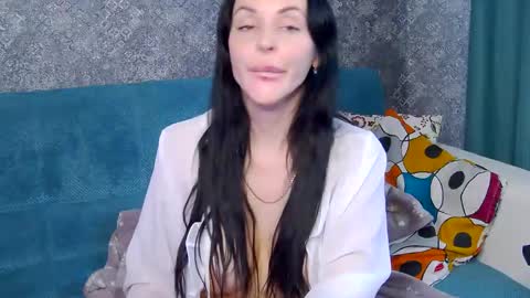 Nika online show from 11/22/25, 03:16