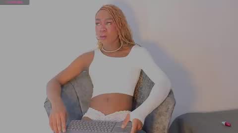 Snapshot of brit_davis chatting on 03/03/26, 02:34 Brit Davis Room online show from 03/03/26, 02:34