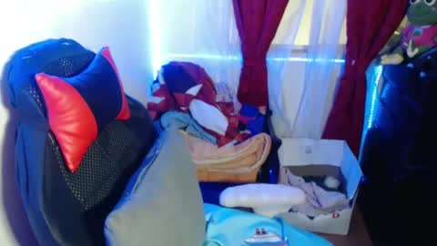 scarleth    follow mee 3 kis online show from 01/23/25, 05:56