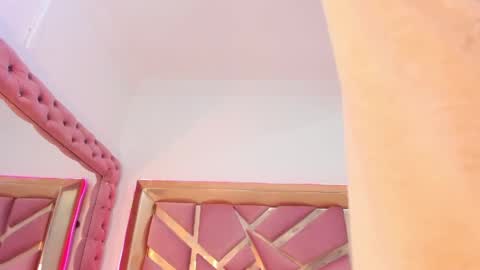 Snapshot of britanymooree chatting on 04/18/26, 07:18 Britany online show from 04/18/26, 07:18