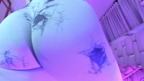 Snapshot of britanyrousee chatting on 02/07/25, 08:20 Emily online show from 02/07/25, 08:20