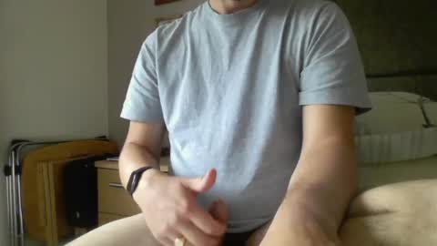 Snapshot of britguy6985 chatting on 06/12/26, 08:46 britguy6985 online show from 06/12/26, 08:46