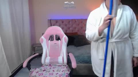 Snapshot of brithany_smiith_ chatting on 03/11/25, 03:48 britany online show from 03/11/25, 03:48