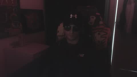 Snapshot of britishbigdick_ chatting on 10/27/25, 07:29 britishbigdick_ online show from 10/27/25, 07:29