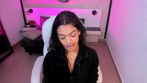 Snapshot of britney_collins_ chatting on 07/01/26, 02:40 britney_collins_ online show from 07/01/26, 02:40