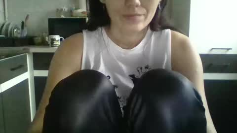 Snapshot of britneyamy chatting on 12/16/24, 01:32 Britney online show from 12/16/24, 01:32