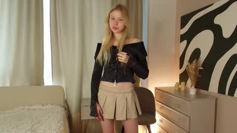 Snapshot of britneybrashaw chatting on 10/18/25, 07:42 Eva online show from 10/18/25, 07:42