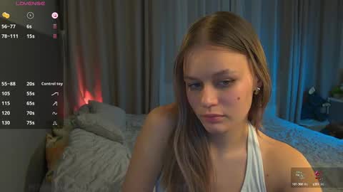 Snapshot of britneylux_ chatting on 02/20/25, 06:02 britneylux_ online show from 02/20/25, 06:02