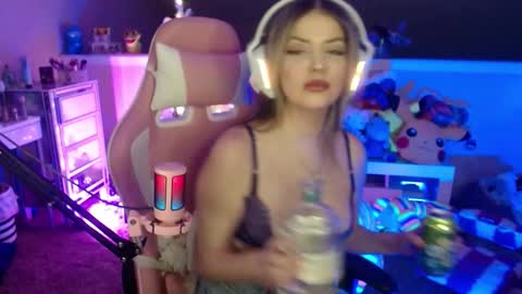 Snapshot of britneyskylarx chatting on 12/04/25, 05:39 britneyskylarx online show from 12/04/25, 05:39