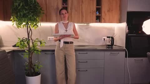 my name is Britney Im 18 years old I love to draw and want to learn to dance online show from 03/03/26, 07:42