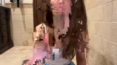 Snapshot of britneyyyxx chatting on 12/19/25, 01:45 britneyyyxx online show from 12/19/25, 01:45