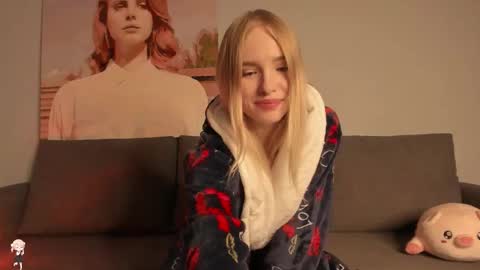 Snapshot of brittany_bird chatting on 03/03/26, 12:28 online show from 03/03/26, 12:28