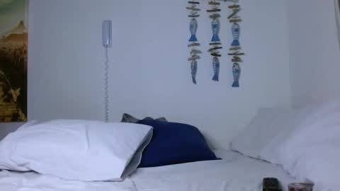 maru miaw   Please help me to reach 100 thumbs up online show from 10/21/25, 11:27