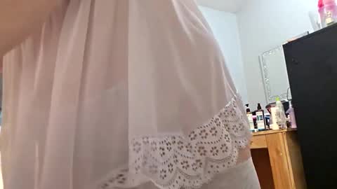 Snapshot of brkenprincess81 chatting on 09/29/25, 02:44 brkenprincess81 online show from 09/29/25, 02:44