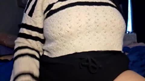 Snapshot of brkenprincess81 chatting on 02/26/26, 12:09 brkenprincess81 online show from 02/26/26, 12:09