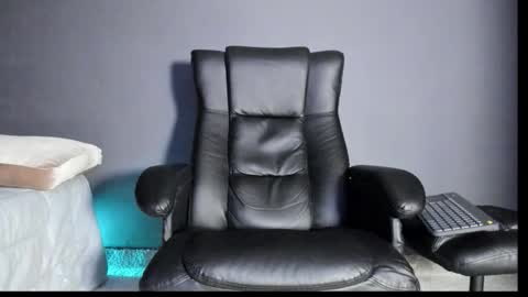 Snapshot of brockhurn_ chatting on 10/25/25, 03:03 brockhurn_ online show from 10/25/25, 03:03