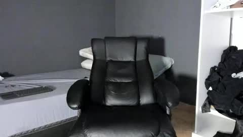 Snapshot of brockhurn_ chatting on 12/16/25, 01:10 brockhurn_ online show from 12/16/25, 01:10