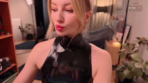 Snapshot of bronnica chatting on 01/18/25, 12:15 Anna online show from 01/18/25, 12:15