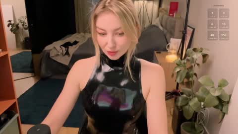 Snapshot of bronnica chatting on 01/18/25, 03:16 Anna online show from 01/18/25, 03:16