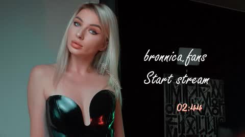 Snapshot of bronnica chatting on 11/02/25, 04:09 Anna online show from 11/02/25, 04:09