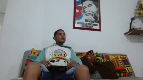 Snapshot of bronx_11in chatting on 07/04/26, 04:29 ADRIANO online show from 07/04/26, 04:29