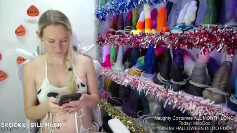 Snapshot of brookedillinger chatting on 10/24/25, 12:30 Brooke1993 online show from 10/24/25, 12:30