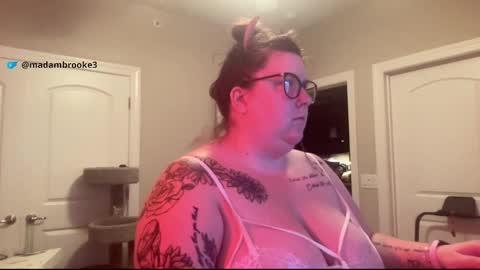 Snapshot of brookenicole3 chatting on 10/23/25, 10:58 Madam Brooke online show from 10/23/25, 10:58