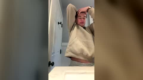 Snapshot of brookly185001 chatting on 04/20/26, 09:16 brookly185001 online show from 04/20/26, 09:16