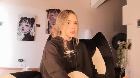 Snapshot of brooklyn_baby_ chatting on 03/23/26, 06:12 Nat Independent model Please help me to reach 200 thumbs up online show from 03/23/26, 06:12