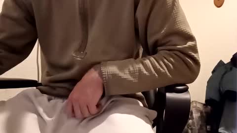 Snapshot of broski2002633810 chatting on 10/28/25, 06:17 broski2002633810 online show from 10/28/25, 06:17