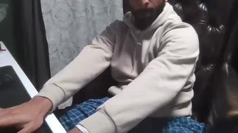 brownbd32 online show from 01/14/25, 11:27