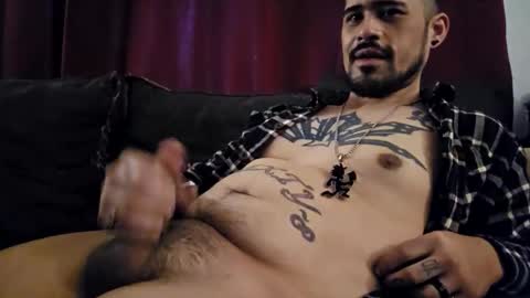 Snapshot of brownboyt chatting on 11/22/25, 01:43 brownboyt online show from 11/22/25, 01:43