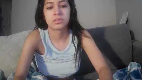Snapshot of brownbunny212 chatting on 04/04/26, 04:15 brownbunny212 online show from 04/04/26, 04:15