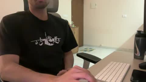 Snapshot of brownmeverick chatting on 06/21/26, 05:26 brownmeverick online show from 06/21/26, 05:26