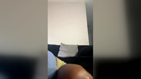 Snapshot of brownnnjuicy chatting on 12/17/25, 02:12 brownnnjuicy online show from 12/17/25, 02:12