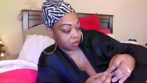 brownroundrenee online show from 12/15/25, 11:03