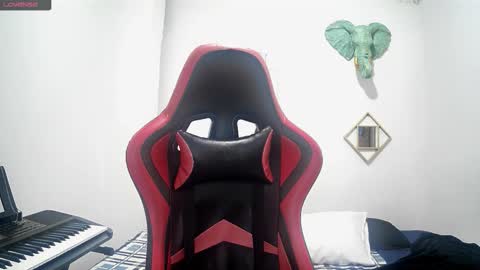 bruce_1111 online show from 10/27/25, 08:24