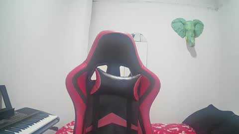 bruce_1111 online show from 11/02/25, 07:05